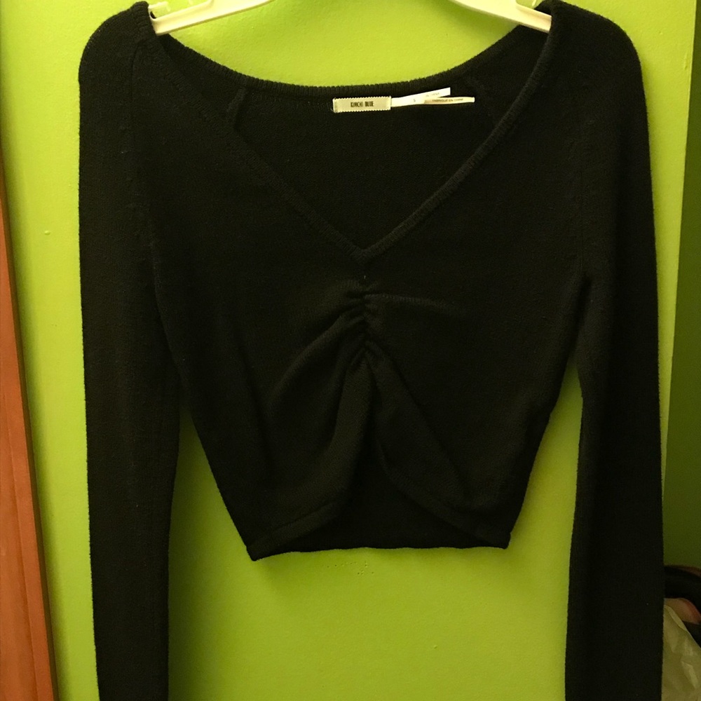 Black scrunched crop top